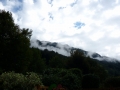 Wolkenverhangene Berge in Natura