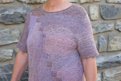 Irena Baumann mit ihrem "Schärpen-Pullover"